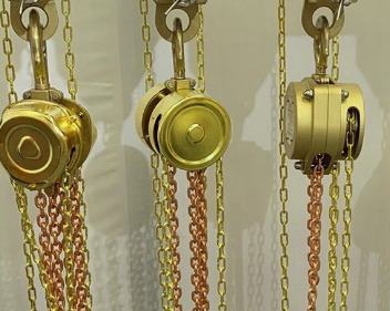 防爆手拉葫蘆和防爆單軌小車解決小型工廠吊重難題